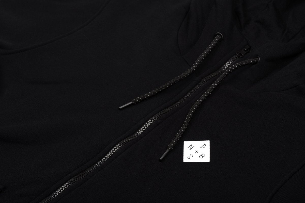 DeNekstBestDNB Romb Logo Hoodie [Czarna]Bluza z kapturemMERCHIT